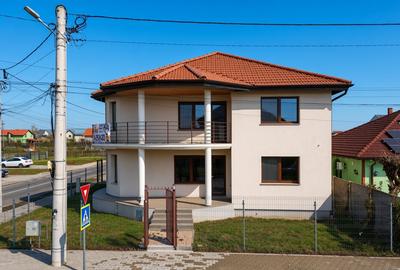 Casă individuală cu 8 camere în Dumbrăvița
