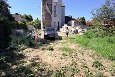 Teren Construcții intravilan de 350 mp, în Tractorul