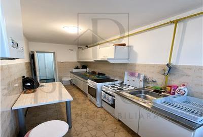 Piata 700 - 2 Camere - Etaj 2 - Decomandat - Centrala Proprie - 6