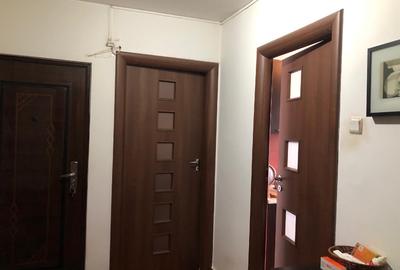 Apartament cu 3 camere decomandat, mobilat în Gorjului