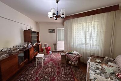 Apartament cu 3 camere decomandat în Călărași
