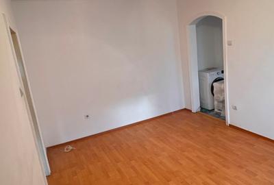 Apartament cu 2 camere semidecomandat în Est