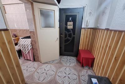 Apartament  2 camere semidecomandat , zona Milcov - 13