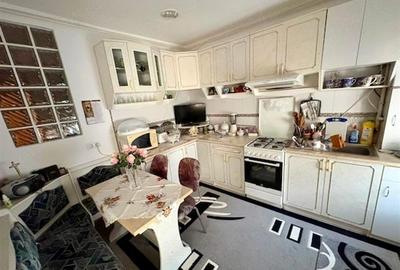 Apartament cu 2 camere semidecomandat, mobilat în UTA