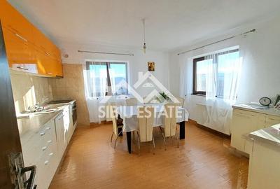 Casa Sibiu cu pivnita si garaj, curte mare - 16