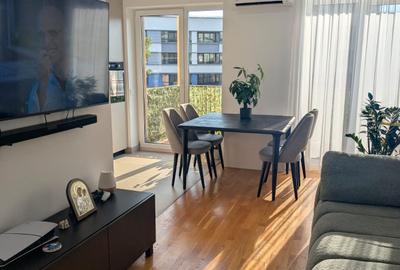 Apartament cu 3 camere decomandat în Jiului