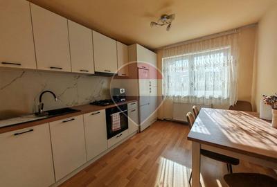 Apartament cu 3 camere de vânzare - 1
