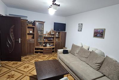 Apartament cu 3 camere semidecomandat în Tomis Nord