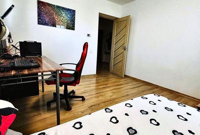 Apartament 3 camere de vânzare | Curte proprie 24 mp | Loc de parcare - 9