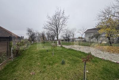 Teren Construcții intravilan de 1300 mp, în Preajba