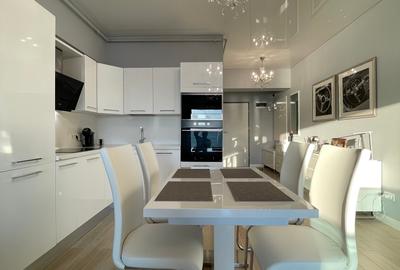 Statiunea Mamaia--Centru, apartament deosebit cu vedere frontala spre lac - 11