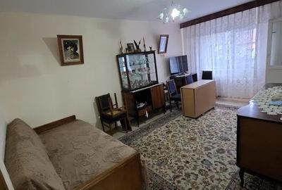 Apartament 3 camere, decomandat, etaj 1/4, zona Nicolina - 1