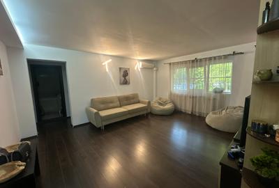 Apartament cu 3 camere semidecomandat în Drumul Taberei
