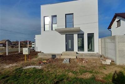 Casă individuală cu 4 camere în Fântânele