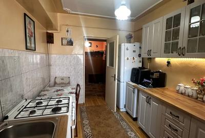 Apartament cu 3 camere, decomandat, zona Dacia - 5