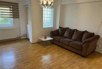 Apartament cu 3 camere decomandat în Lujerului