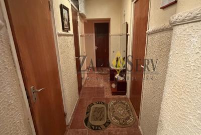 Apartament de vanzare 3 camere zona Podul Inalt - 3