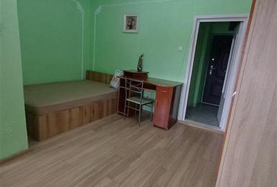 Garsonieră decomandată, mobilată în Gară