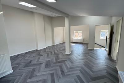 De inchiriat Imobil având 9 camere ,suprafață de 285 mp. Cantemir langa Metrou - 36