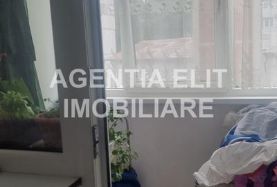 Apartament 3 camere, zona Scolii nr 7, etaj 2, bloc  caramida - 9