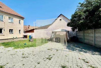 Casă individuală cu 8 camere în Lazaret