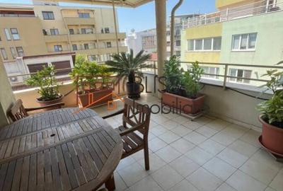 Apartament cu 4 camere semidecomandat în Herăstrău