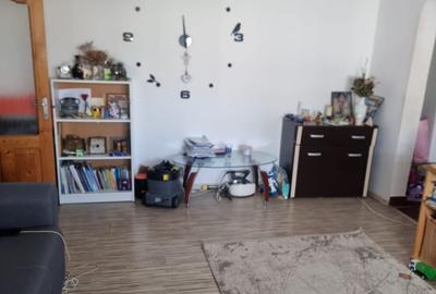 Apartament cu 2 camere semidecomandat, mobilat în Sud