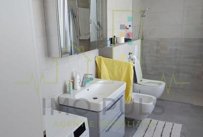 Apartament pe 3 nivele. Terasa 30 mp. 2 Balcoane. 2 Bai. Gradina - 15