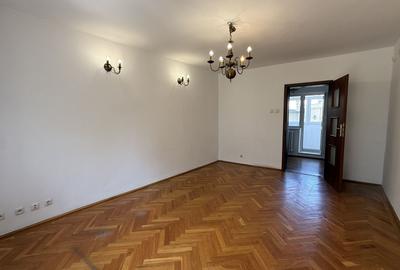 4 camere Bulevardul Unirii -  Parcare in proprietate - 5 min.  Metrou - 6