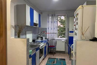 Apartament 2 camere + bucătărie, renovat recent, cu parcare – Dealul F - 1