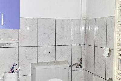 Apartament 2 camere decomandate cu potential de  recompartimentare,Cl.Romanului - 15