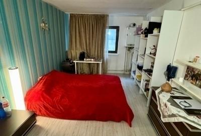 Apartament cu 3 camere decomandat în Palat