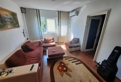 Apartament cu 2 camere semidecomandat, mobilat în Podu Roș
