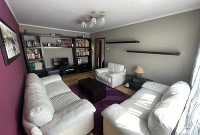 Apartament cu 3 camere decomandat, mobilat în Păcii