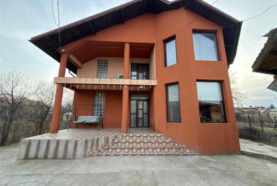 Casă individuală cu 6 camere în Strejnicu