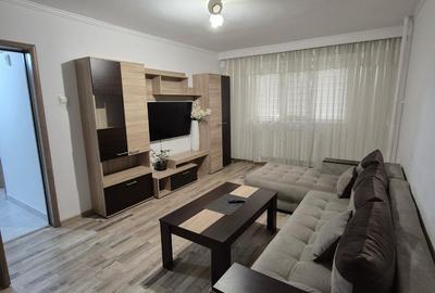 Apartament cu 2 camere decomandat, mobilat în Casa de Cultură