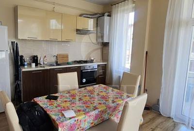 Apartament cu 4 camere semidecomandat, mobilat în Zorilor