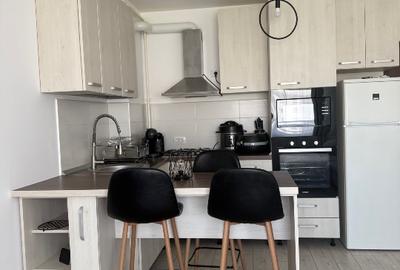 Apartament cu 2 camere semidecomandat, mobilat în Tractorul