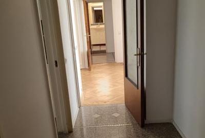 Apartament cu 5 camere semidecomandat în Universitate