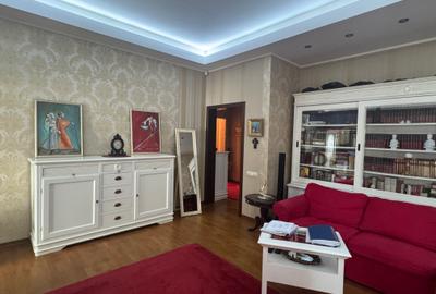 Vând apartament cu 3 camere , et 1, bd Ferdinand - 3