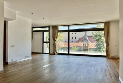 Apartament cu 4 camere semidecomandat, mobilat în Kiseleff