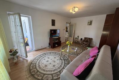 Apartament cu 3 camere decomandat în Cetate