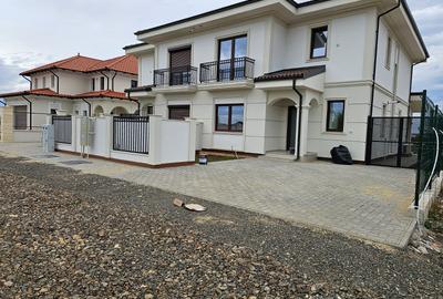 Duplex cu 5 camere în Dumbrăvița