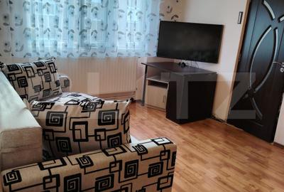Apartament cu 3 camere decomandat, mobilat în Nufărul