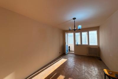 Apartament cu 2 camere semidecomandat în Iancului