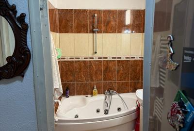 Apartament cu 2 camere  de vânzare, decomandat, zona Km 4-5 - 6