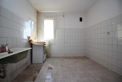 Apartament cu 3 camere semidecomandat în Titan