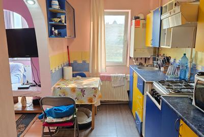 Apartament cu 3 camere în Micro 15