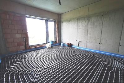 Apartament cu 3 camere decomandat în Sisești