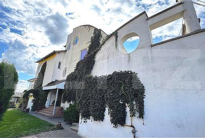 Casă individuală cu 8 camere în Central